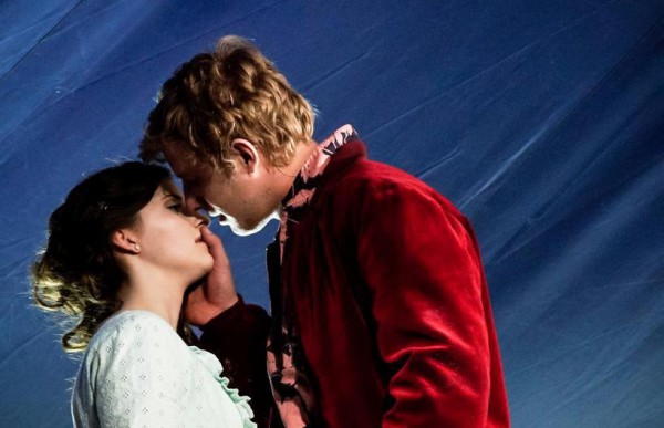 Die Liebenden von Oberammergau: Maximilian Stger als Romeo und Sophie Schuster als Julia.